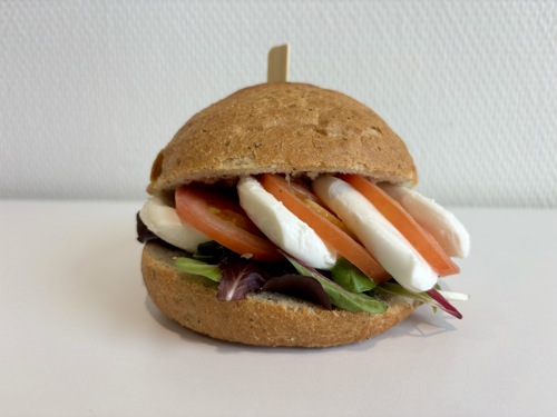 Foto volkoren bol mozzarella