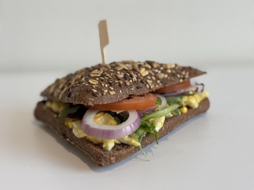 Foto broodje eiersalade
