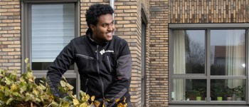 Medewerker Groen Kruiwagen