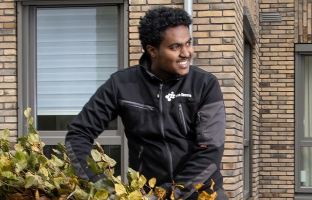 Medewerker Groen Kruiwagen