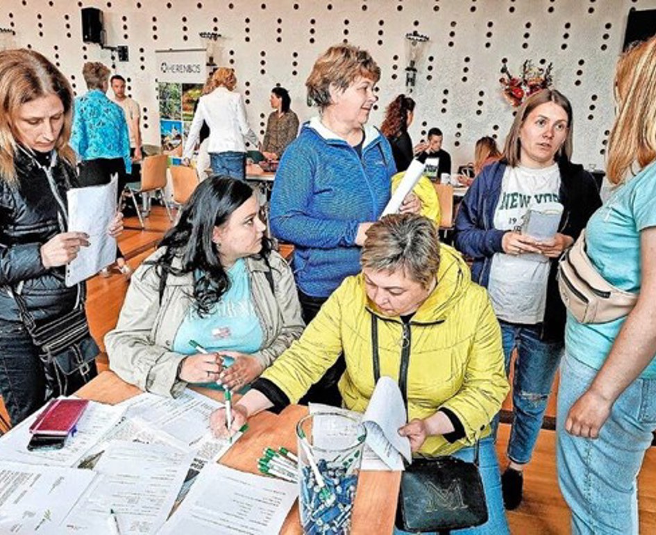 Vluchtelingen tijdens informatiebijeenkomst